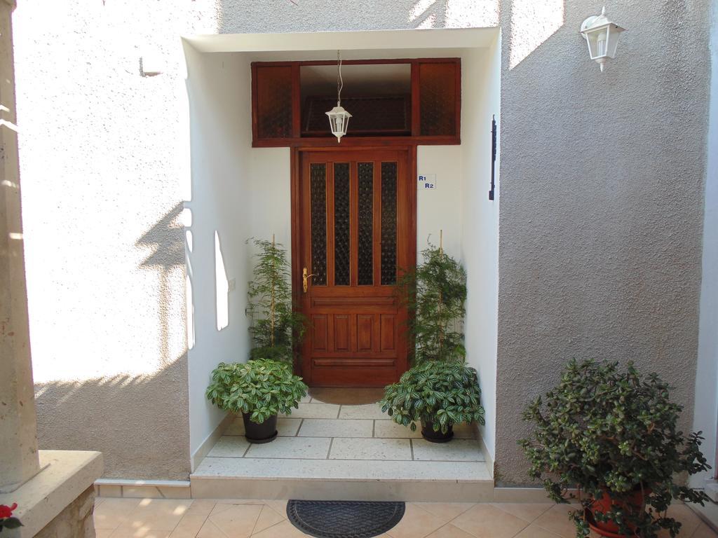 Villa Apartments Mate Cebalo Λομπάρδα Εξωτερικό φωτογραφία